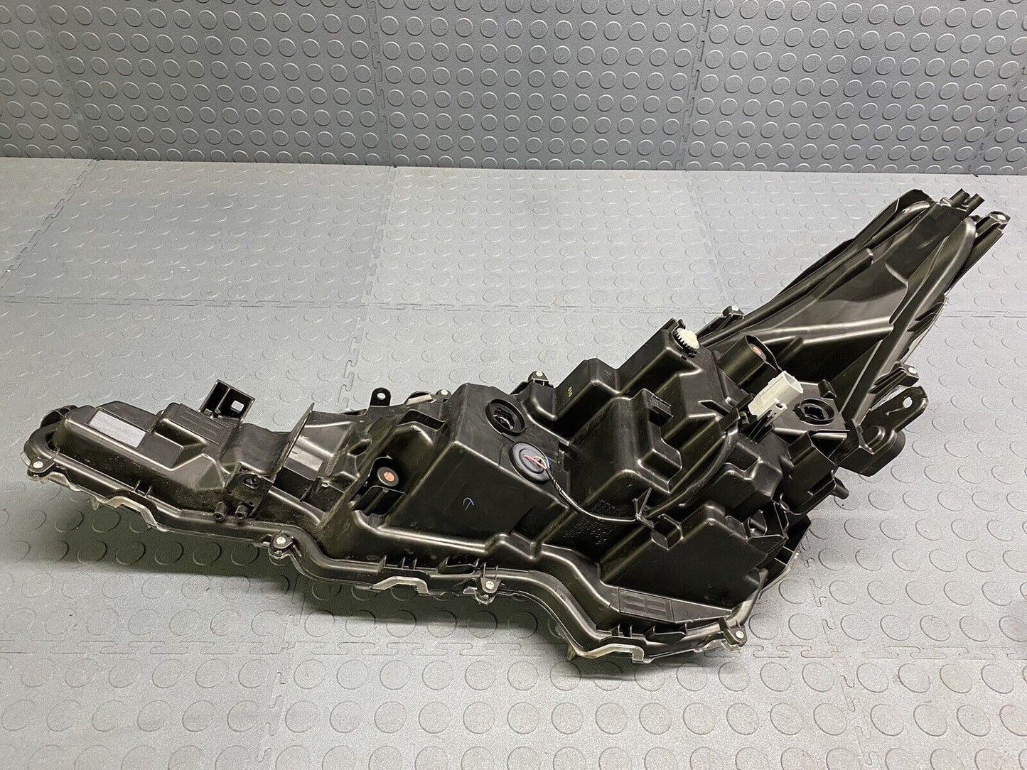2020-2022 Toyota Corolla Single LED Headlight Right Passenger 2 TABS BROKEN