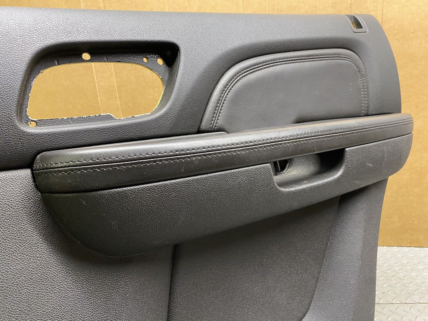 07-10 GMC YUKON DENALI RIGHT REAR DOOR TRIM PANEL EBONY BLACK LEATHER