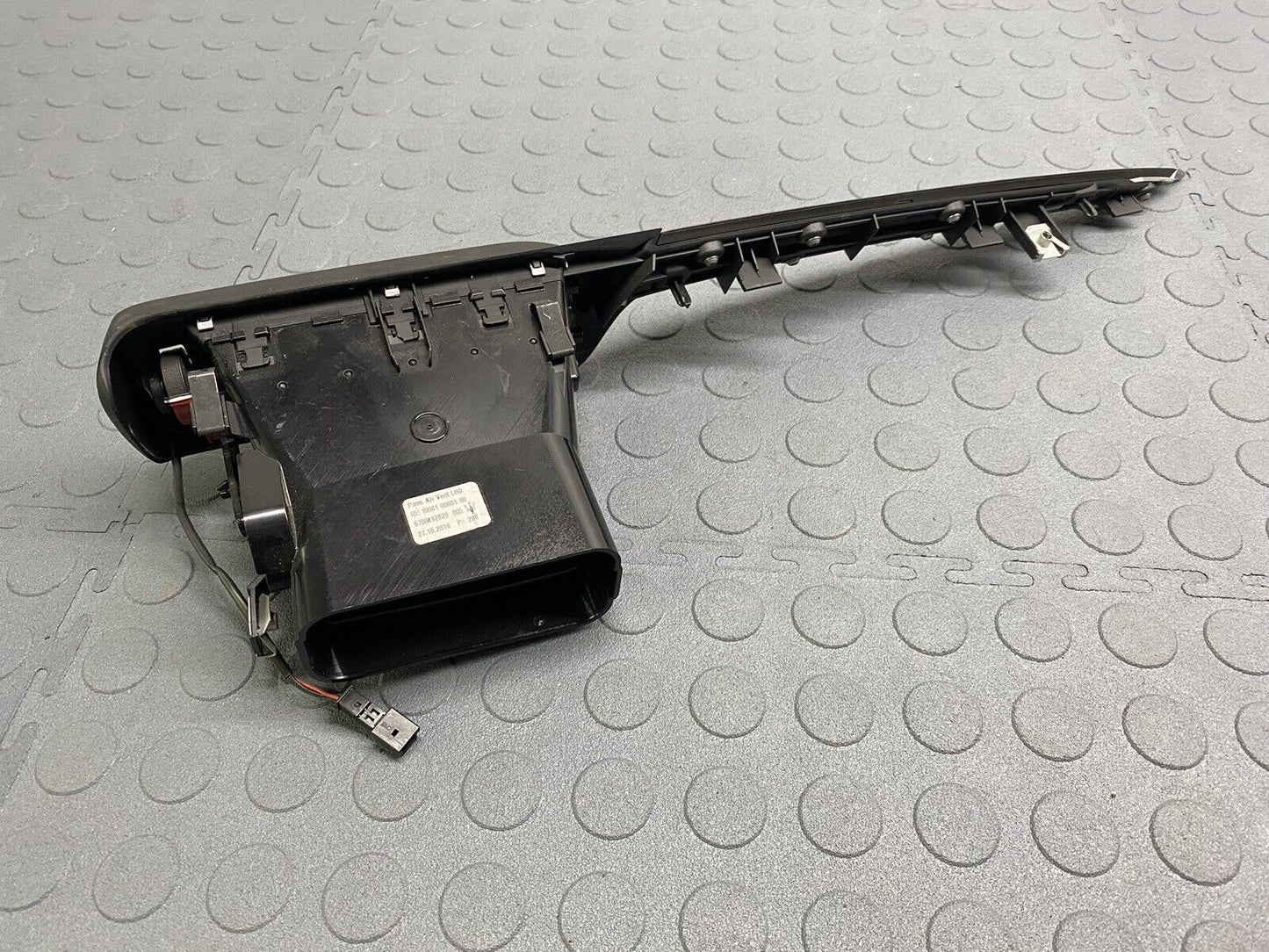 MASERATI LEVANTE DASH RIGHT SIDE BEZEL MOLDING & AC AIR VENT GRILLE OEM 17-20