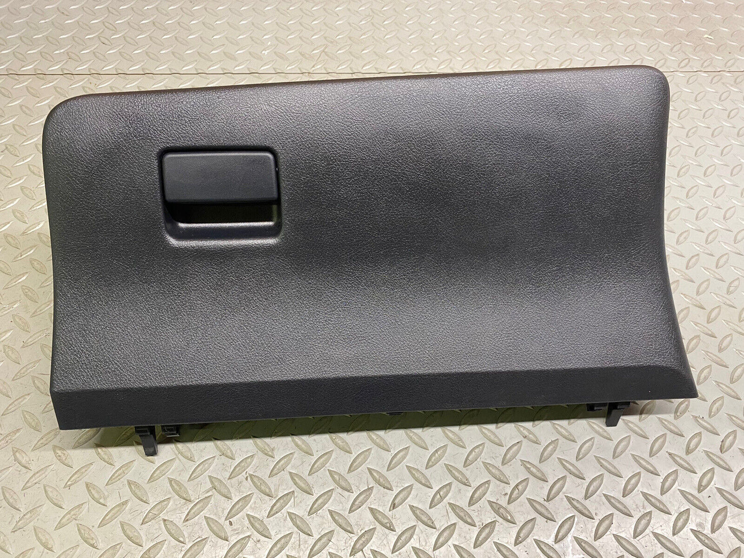 2014 2015 2016 2017 2018 TOYOTA YARIS GLOVE BOX COMPARMENT FRANCE BUILT