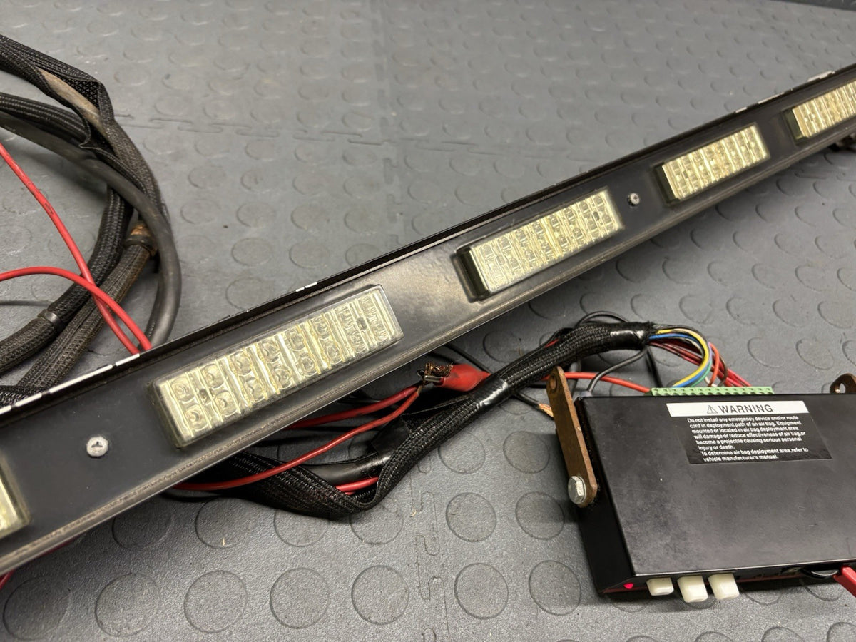 NARROWSTIK Amber ARROWSTIK PSE Directional Light 48" with Wiring Control Box