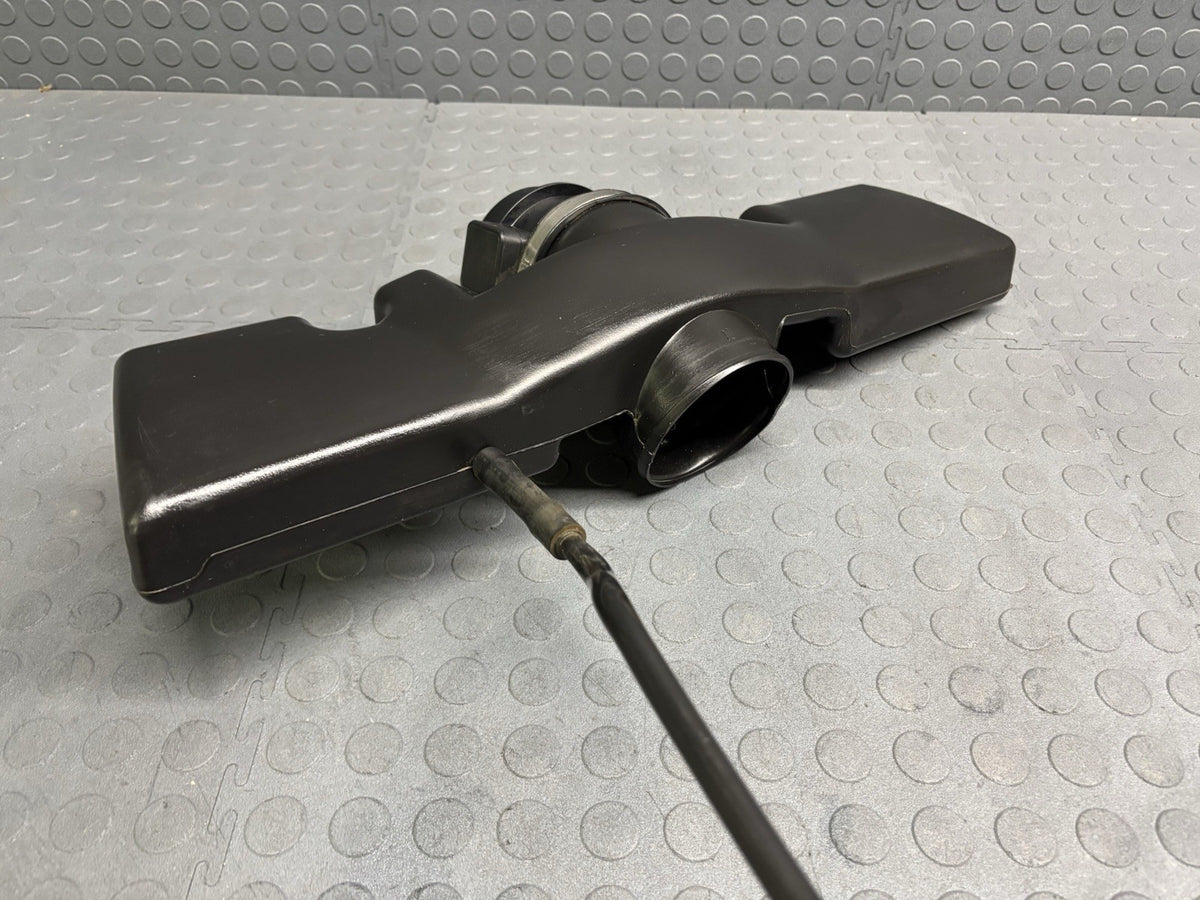 2004-2009 CADILLAC XLR OEM AIR INTAKE CENTER DUCT RESONATOR MAF SENSOR 25333877