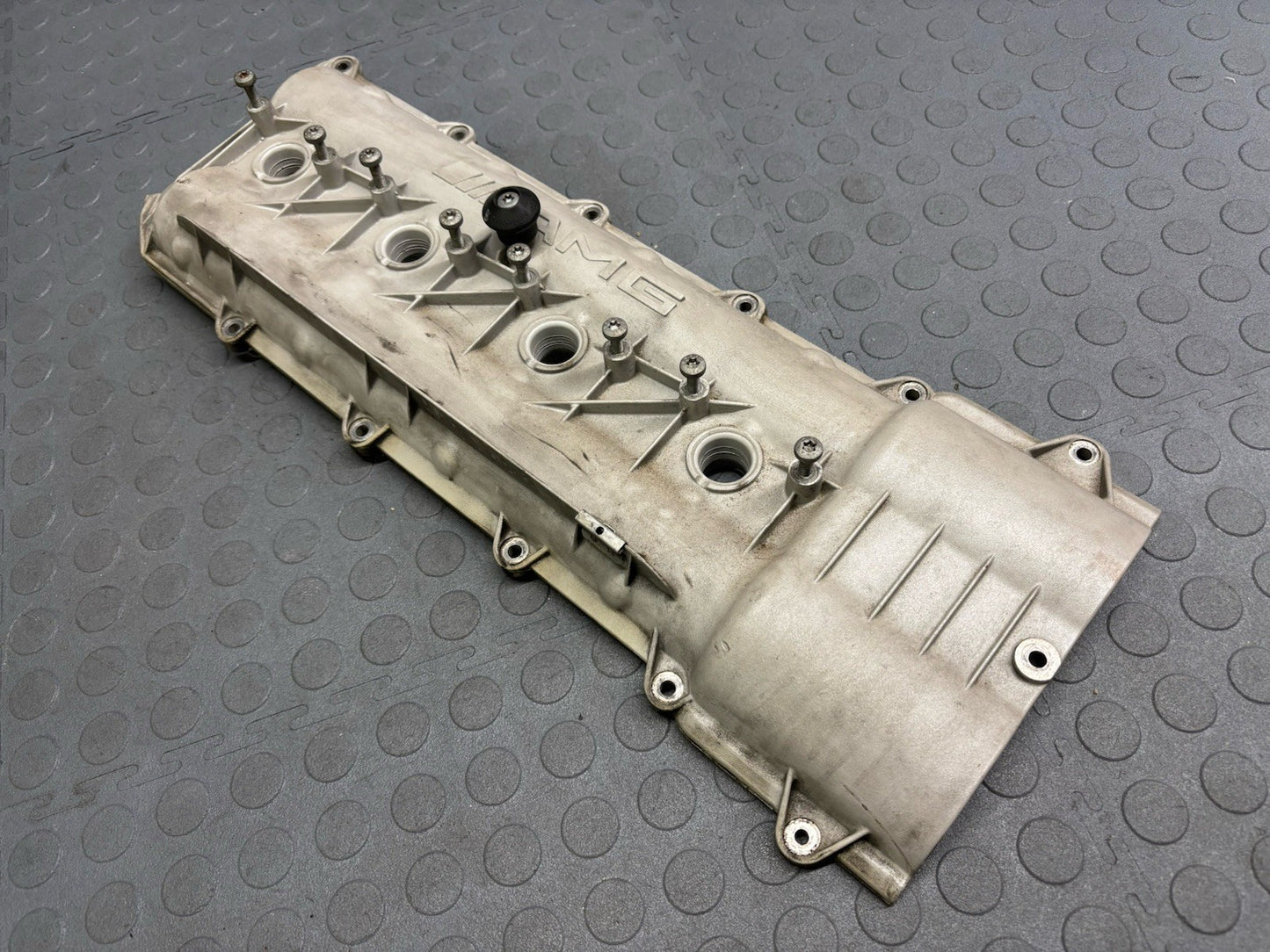 MERCEDES E63 AMG W211 M156 OEM LEFT RIGHT ENGINE VALVE COVER SET NICE!