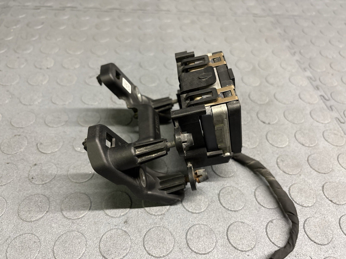 16-19 VW Passat ACC Adaptive Cruise Control Distance Radar Sensor Bracket