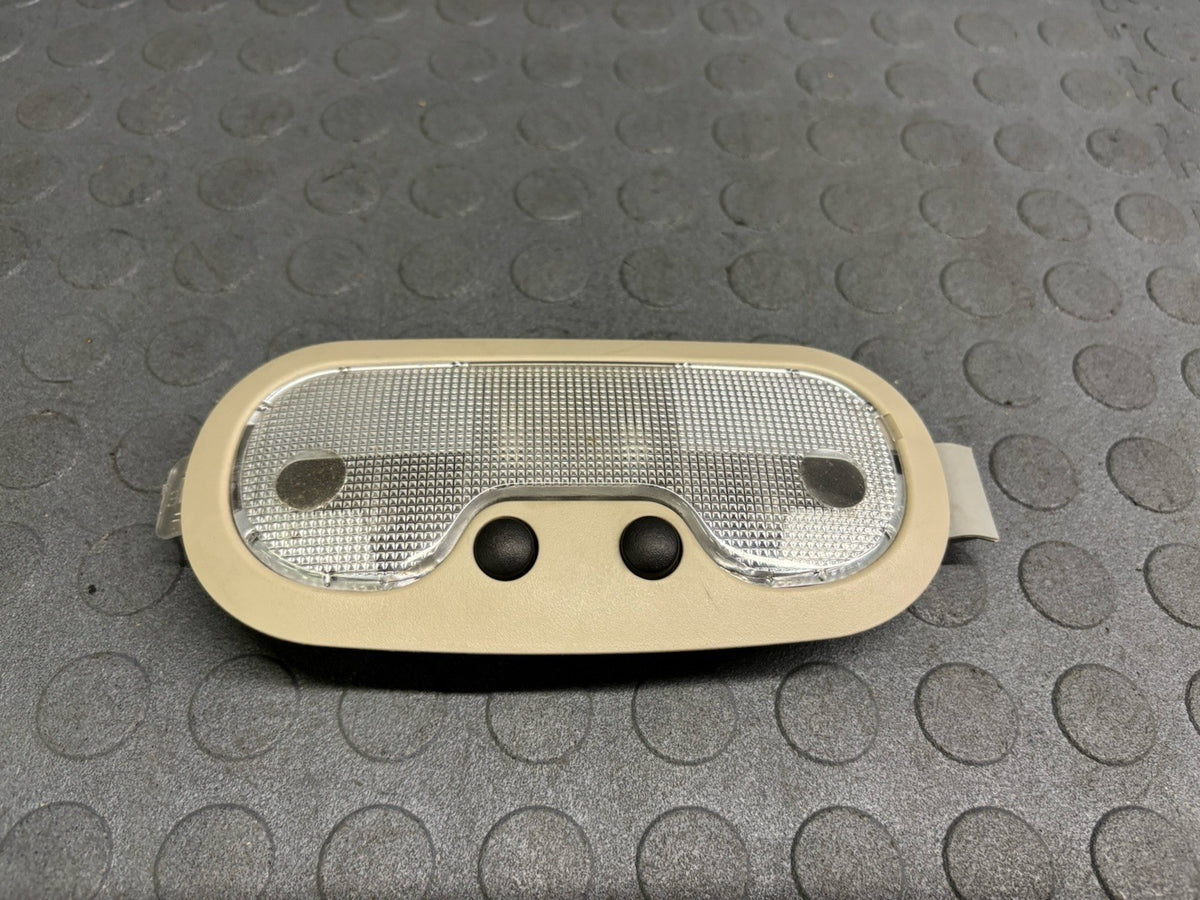 Hummer H3 ROOF OVERHEAD CENTER DOME LIGHT READING MAP LAMP