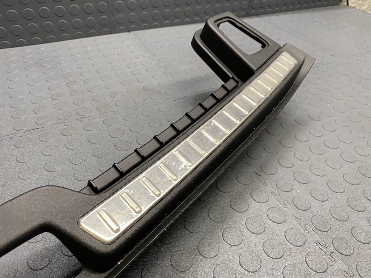 VOLVO V90 D4 REAR BOOT SILL TRIM LOADING PLATE PANEL 39840924  2016-2020