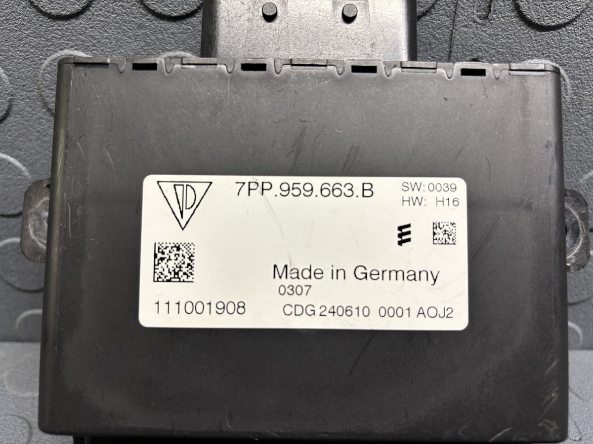 10-18 Porsche Panamera Voltage Regulator Control Module 7PP959663