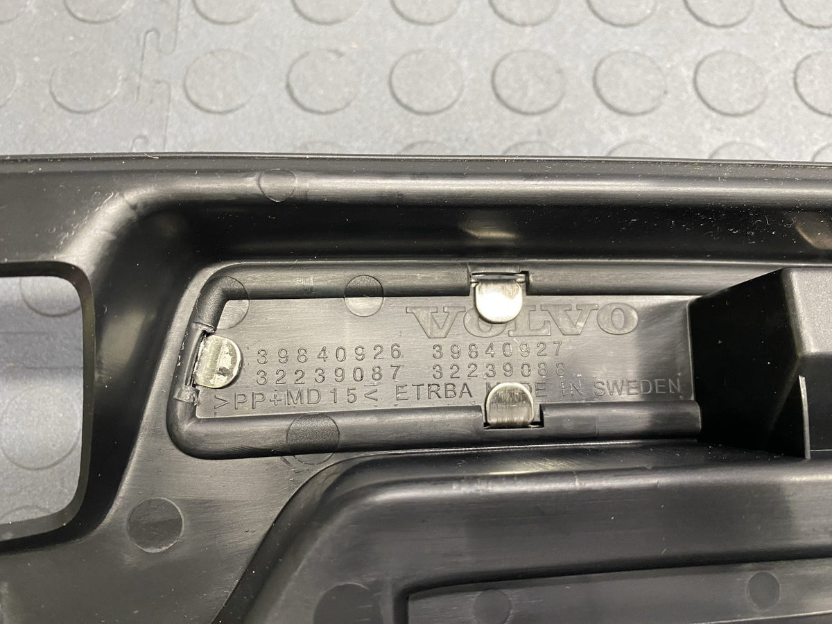 VOLVO V90 D4 REAR BOOT SILL TRIM LOADING PLATE PANEL 39840924  2016-2020