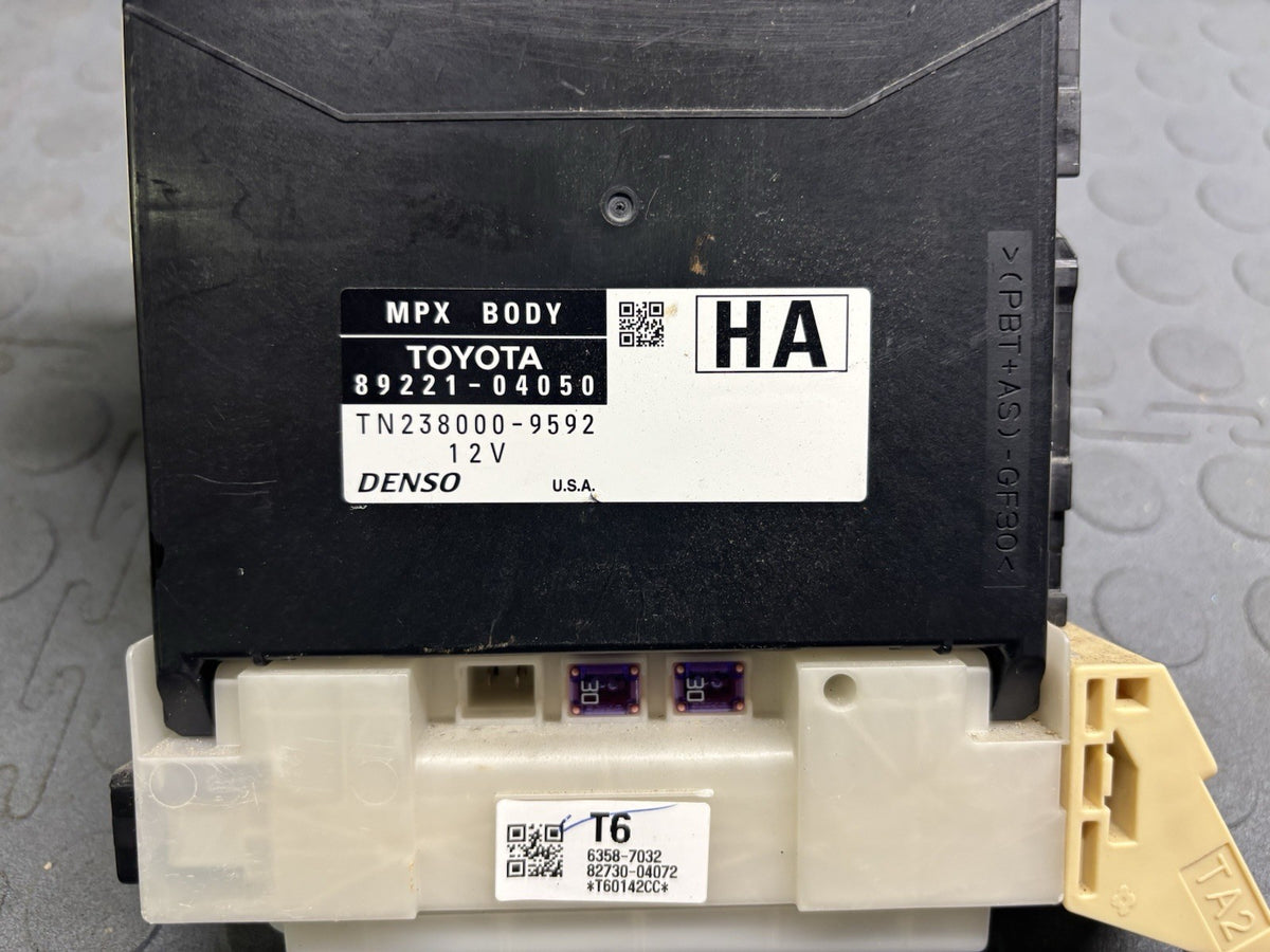 89221-04050 TOYOTA TACOMA MPX BODY CONTROL MODULE FUSE BOX