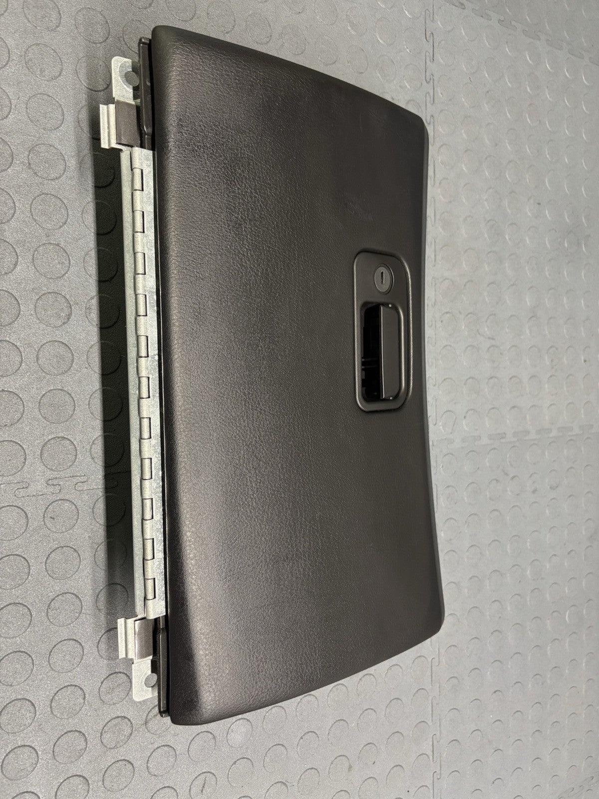 02-05 FORD THUNDERBIRD DASH GLOVE BOX COMPARTMENT STORAGE DOOR LID BLACK