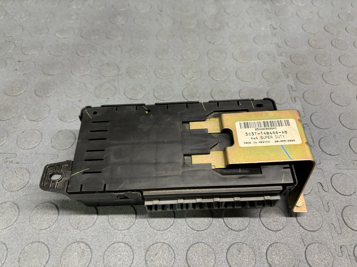 2002-2003 Ford F250 F350 Excursion 4x4 Interior GEM Module 3C3T-14B205-AB