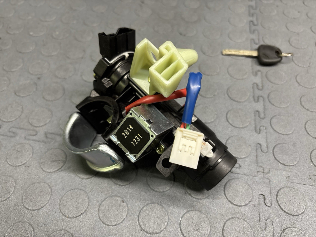 2015-2017 Kia Sedona Ignition Switch Door Lock W/ Key & Column Shroud Cover