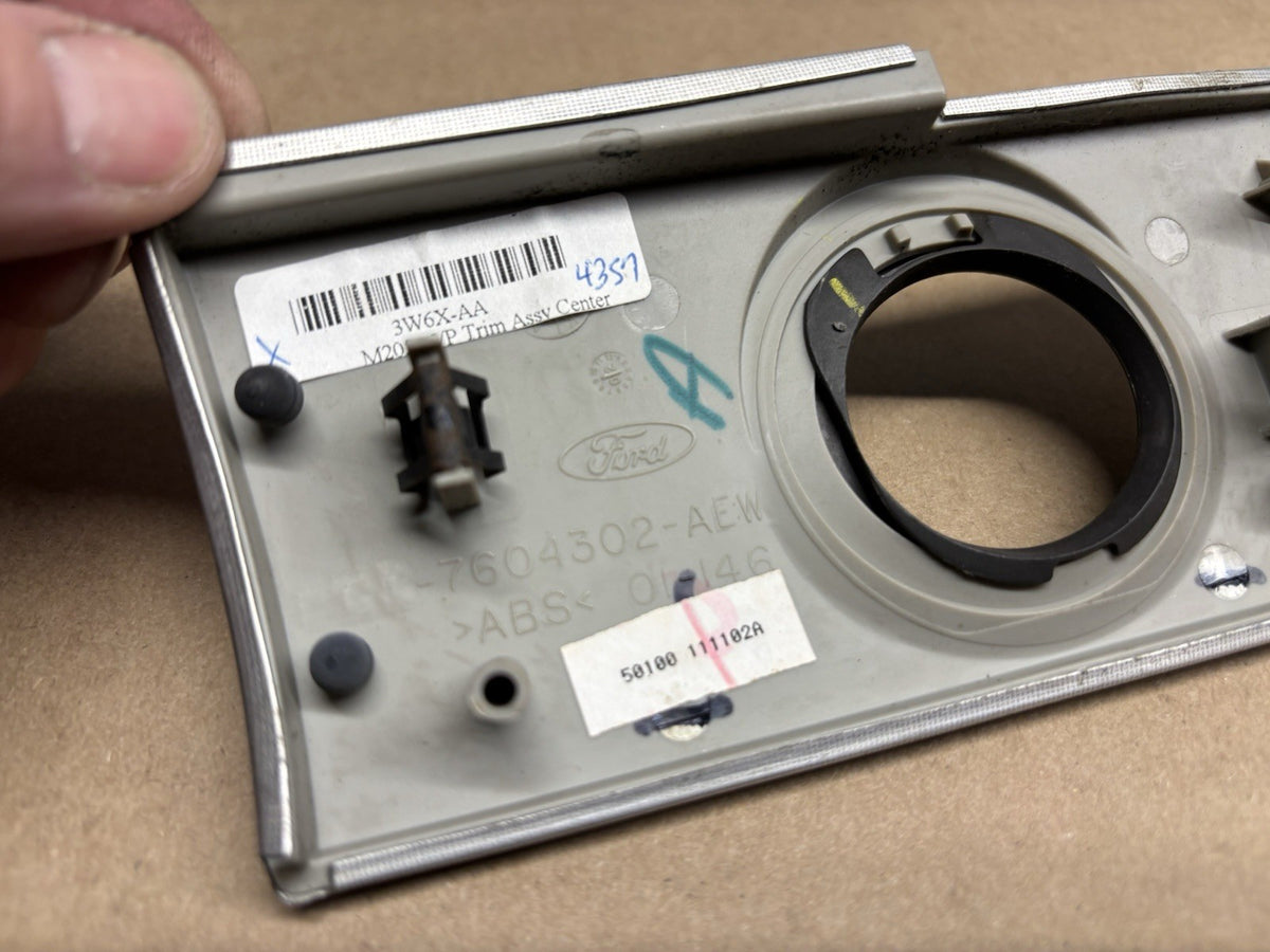 2002-2005 FORD THUNDERBIRD Dashboard Ignition Switch Silver Trim Bezel Moulding
