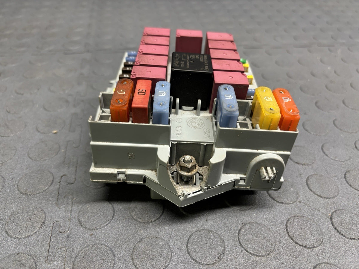 17-24 DODGE RAM PROMASTER 1500 2500 ENGINE FUSE RELAY JUNCTION BOX 68305537AB