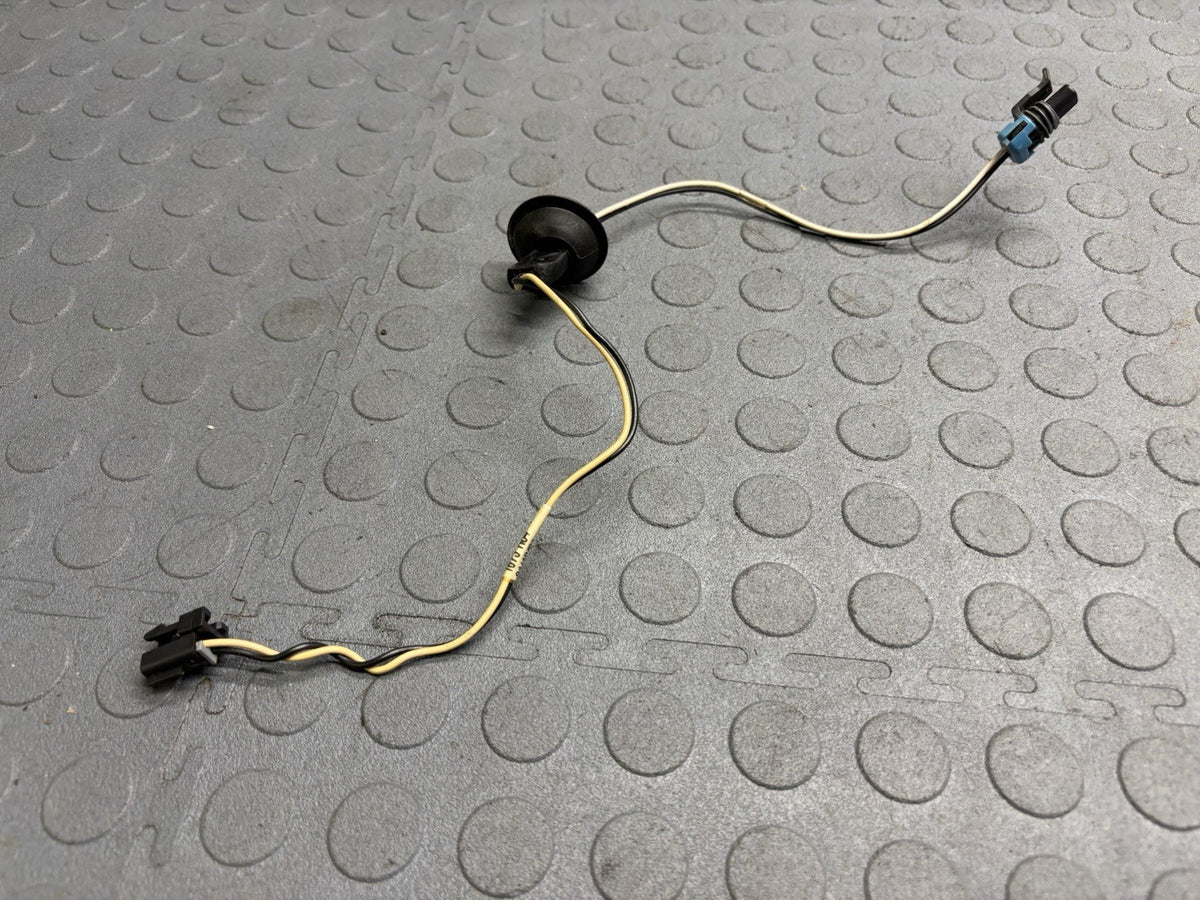 04-09 Cadillac XLR Third 3rd Brake Light Wiring Harness Plug Pigtail Connector