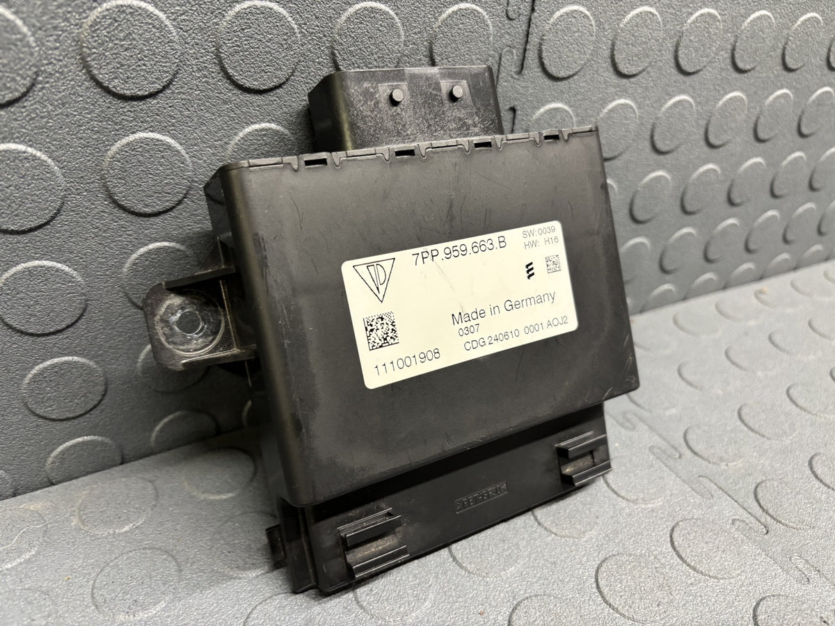 10-18 Porsche Panamera Voltage Regulator Control Module 7PP959663