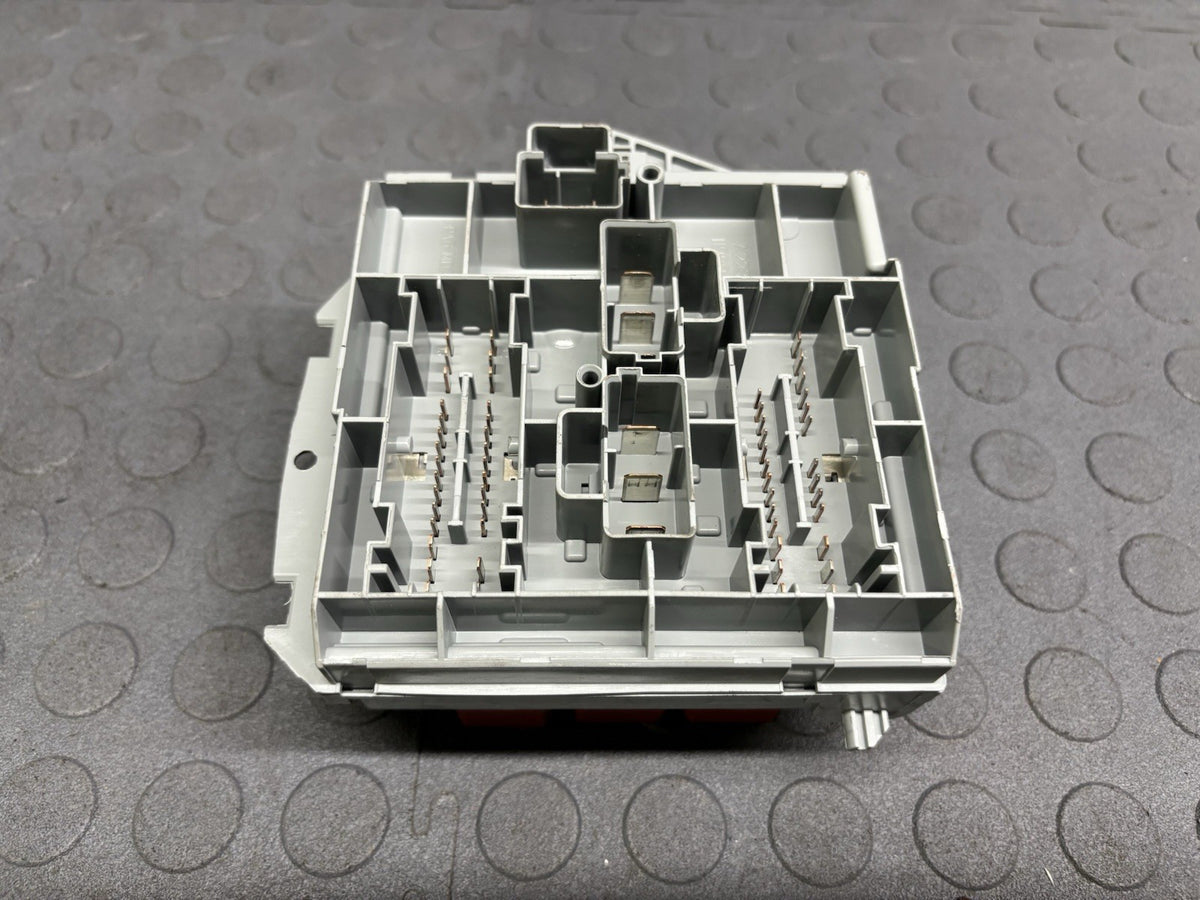 17-24 DODGE RAM PROMASTER 1500 2500 UNDERHOOD FUSE RELAY JUNCTION BOX 68305537AB