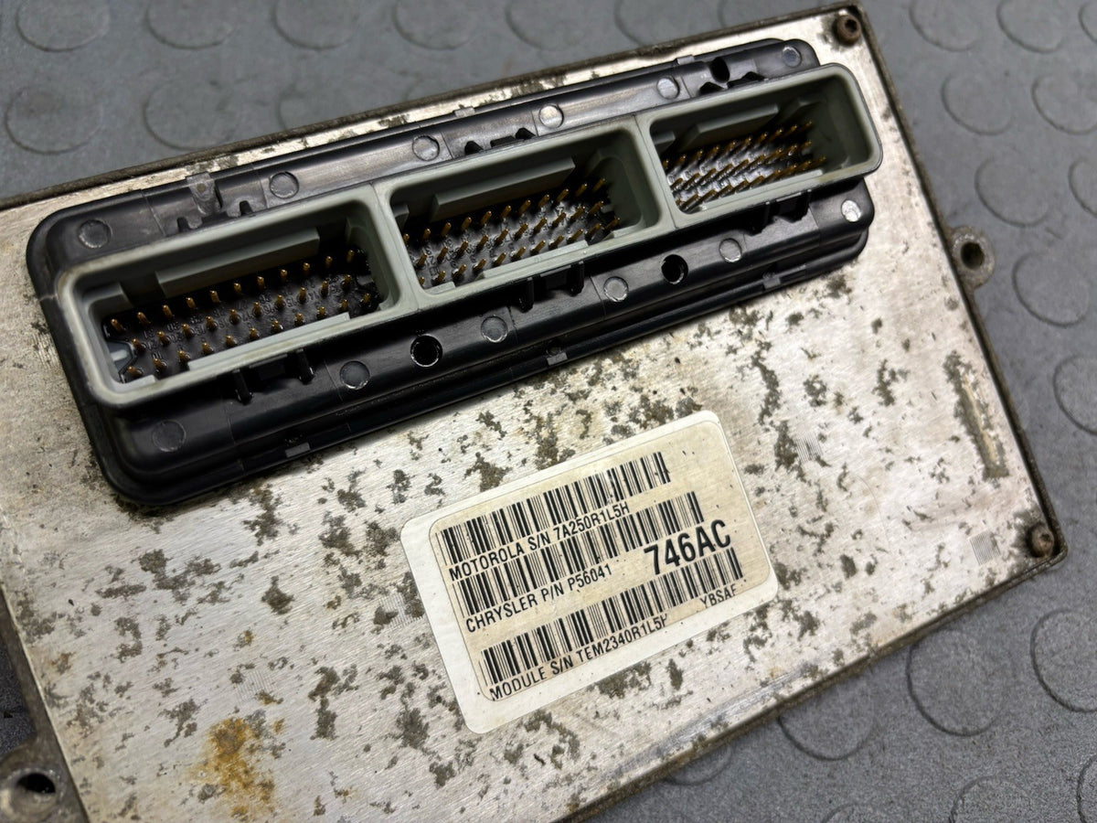 01 JEEP WRANGLER 4.0L A/T Engine Computer 56041746AC ECM