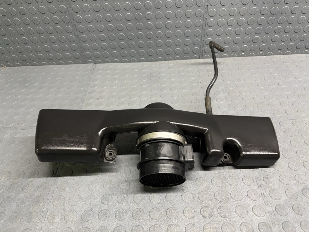 2004-2009 CADILLAC XLR OEM AIR INTAKE CENTER DUCT RESONATOR MAF SENSOR 25333877