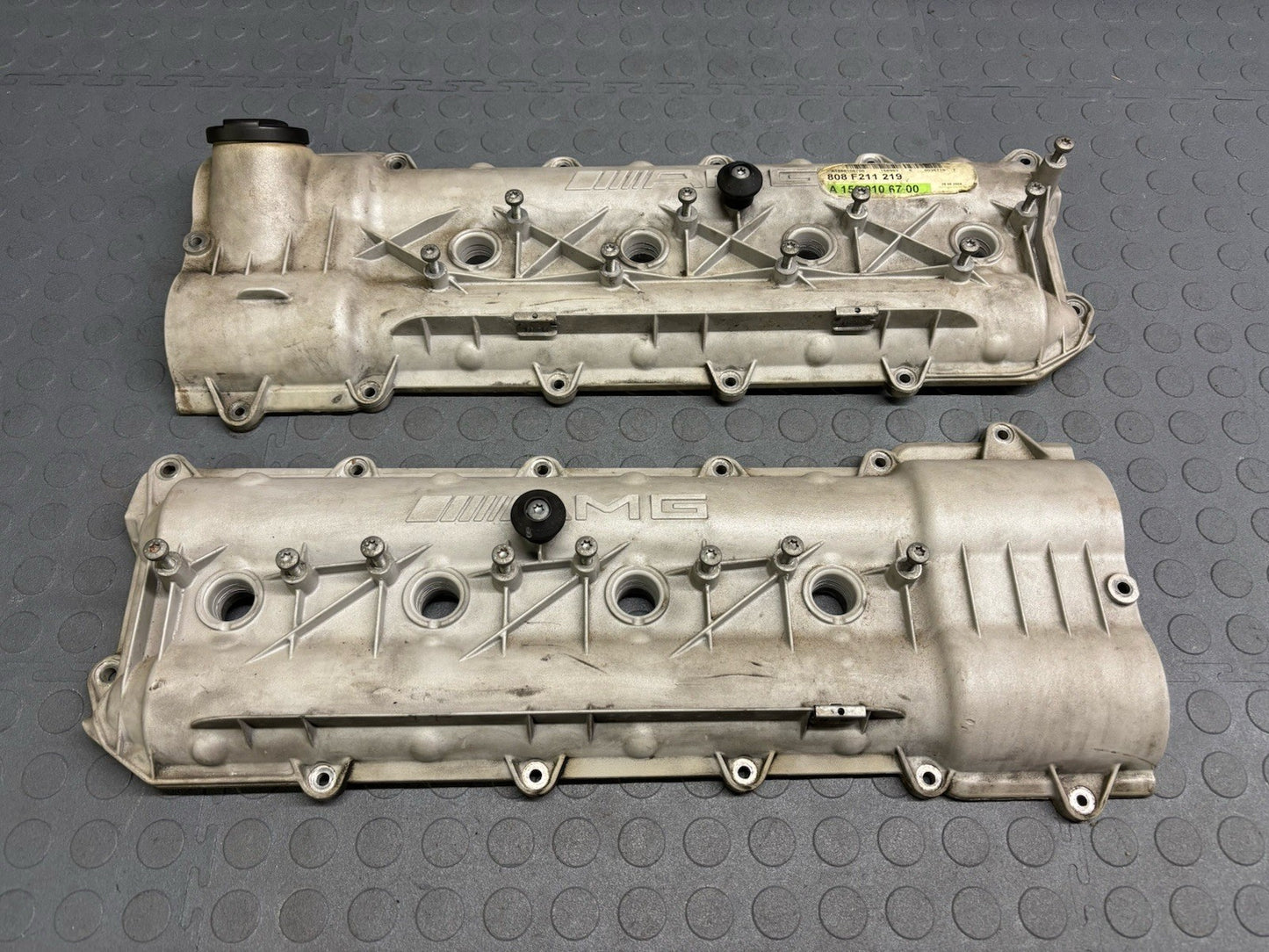 MERCEDES E63 AMG W211 M156 OEM LEFT RIGHT ENGINE VALVE COVER SET NICE!