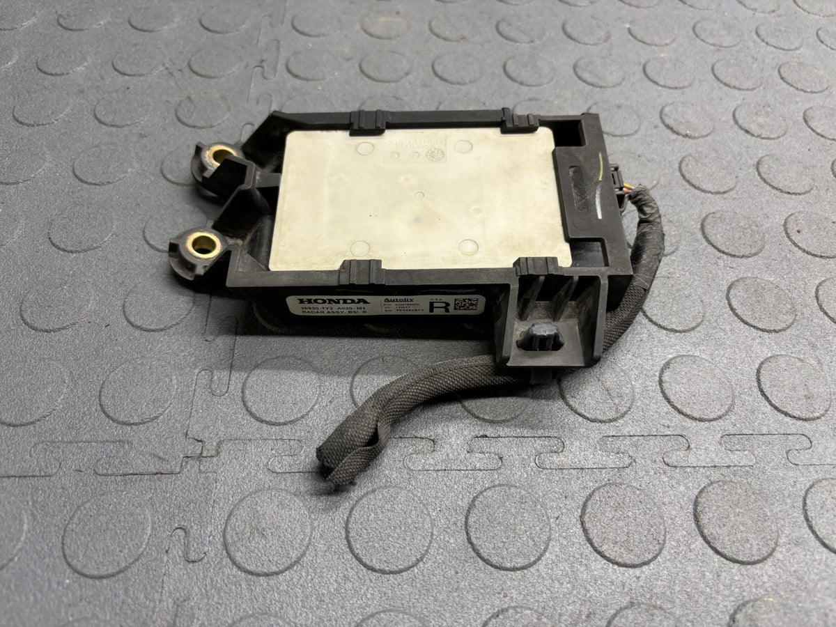 RIGHT 2014-2017 ACURA RLX BLIND SPOT SENSOR Radar Module PASSENGER
