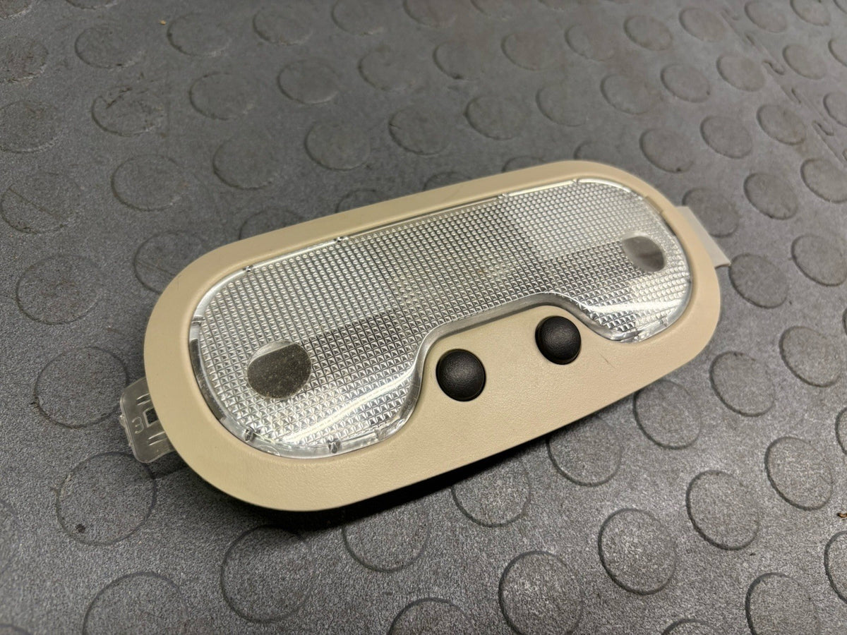 Hummer H3 ROOF OVERHEAD CENTER DOME LIGHT READING MAP LAMP