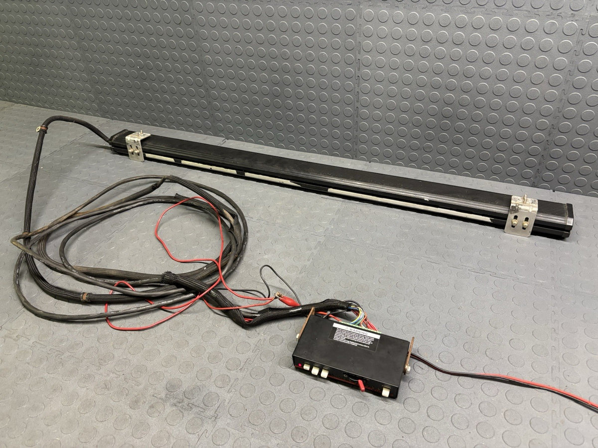 NARROWSTIK Amber ARROWSTIK PSE Directional Light 48" with Wiring Control Box
