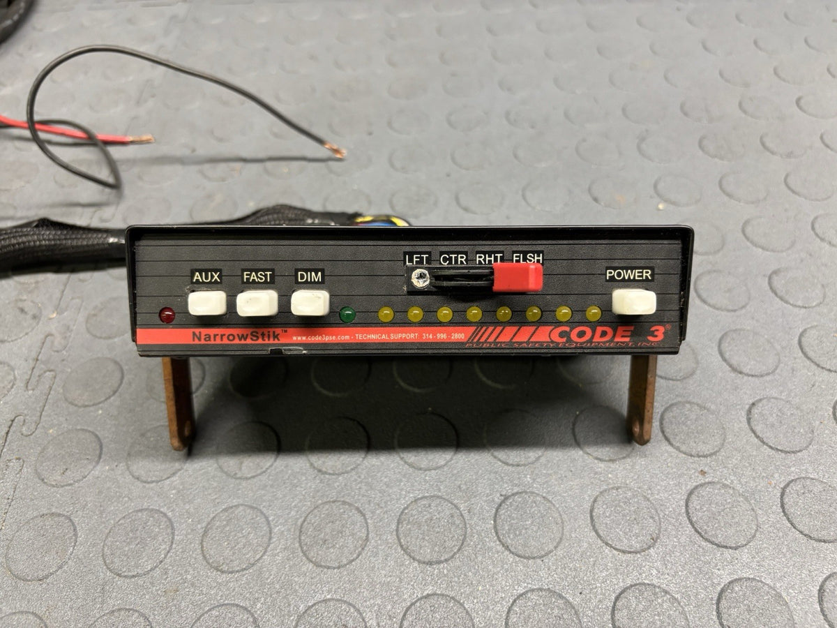 NARROWSTIK Amber ARROWSTIK PSE Directional Light 48" with Wiring Control Box
