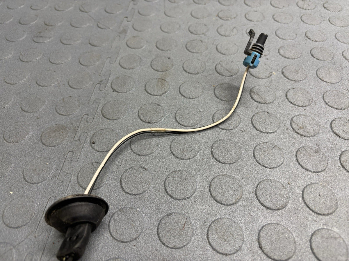 04-09 Cadillac XLR Third 3rd Brake Light Wiring Harness Plug Pigtail Connector