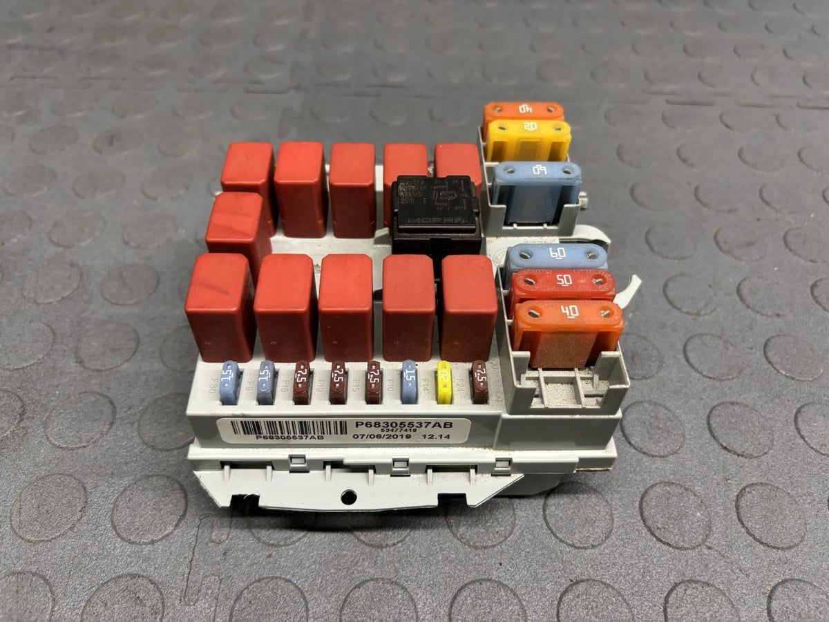 17-24 DODGE RAM PROMASTER 1500 2500 UNDERHOOD FUSE RELAY JUNCTION BOX 68305537AB