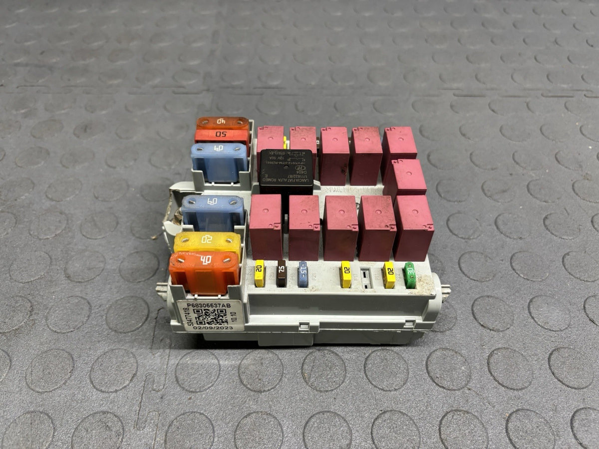 17-24 DODGE RAM PROMASTER 1500 2500 ENGINE FUSE RELAY JUNCTION BOX 68305537AB