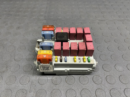 17-24 DODGE RAM PROMASTER 1500 2500 ENGINE FUSE RELAY JUNCTION BOX 68305537AB