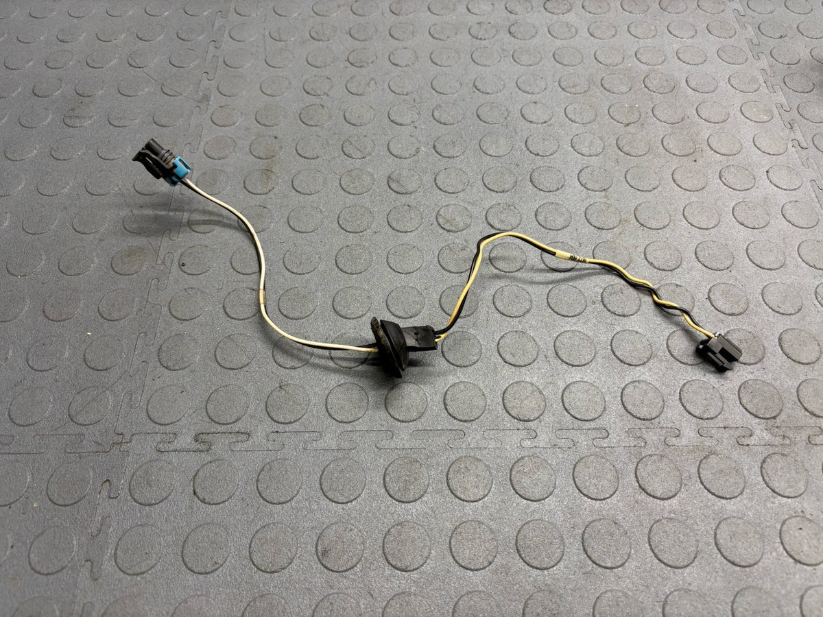 04-09 Cadillac XLR Third 3rd Brake Light Wiring Harness Plug Pigtail Connector