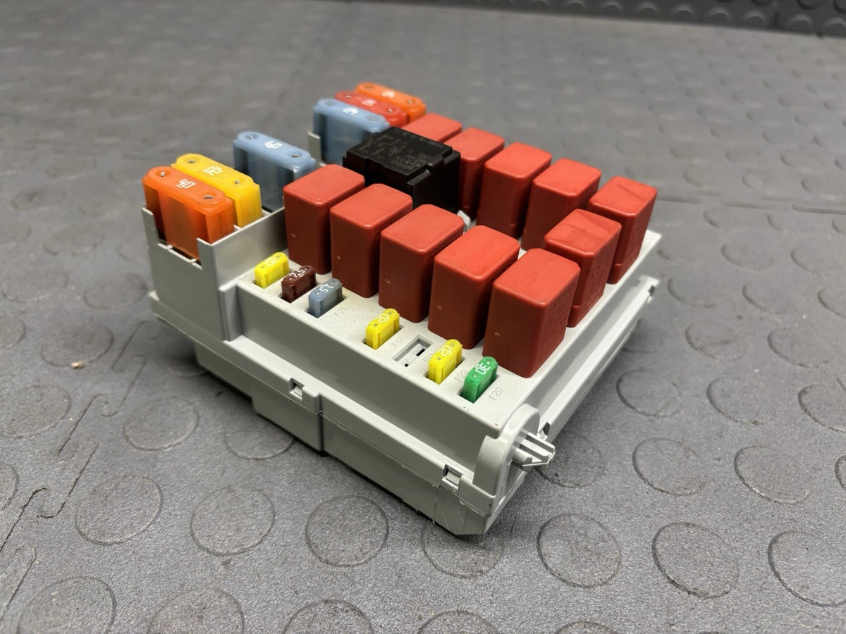 17-24 DODGE RAM PROMASTER 1500 2500 UNDERHOOD FUSE RELAY JUNCTION BOX 68305537AB
