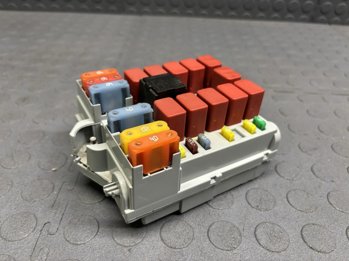 17-24 DODGE RAM PROMASTER 1500 2500 UNDERHOOD FUSE RELAY JUNCTION BOX 68305537AB