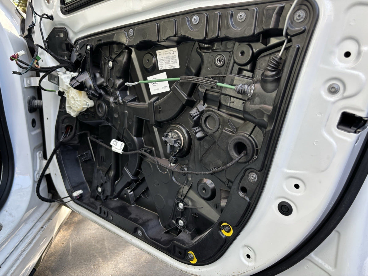 2017-2022 MERCEDES E63 AMG W213 FRONT RIGHT PASSENGER DOOR SHELL PANEL WHITE 149