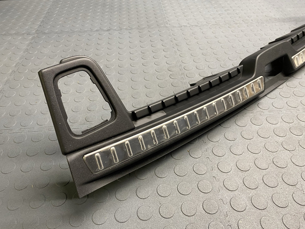 VOLVO V90 D4 REAR BOOT SILL TRIM LOADING PLATE PANEL 39840924  2016-2020
