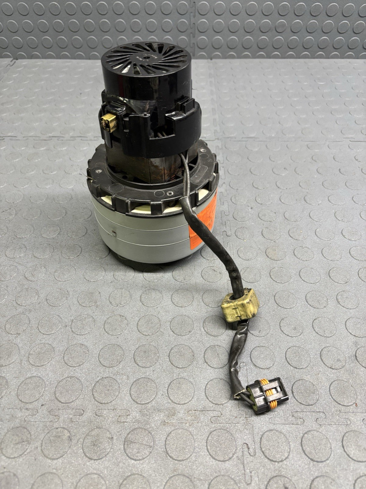 Ametek Lamb 119438-38 3-Stage Peripheral Bypass Vacuum Motor 24V Tennant T7