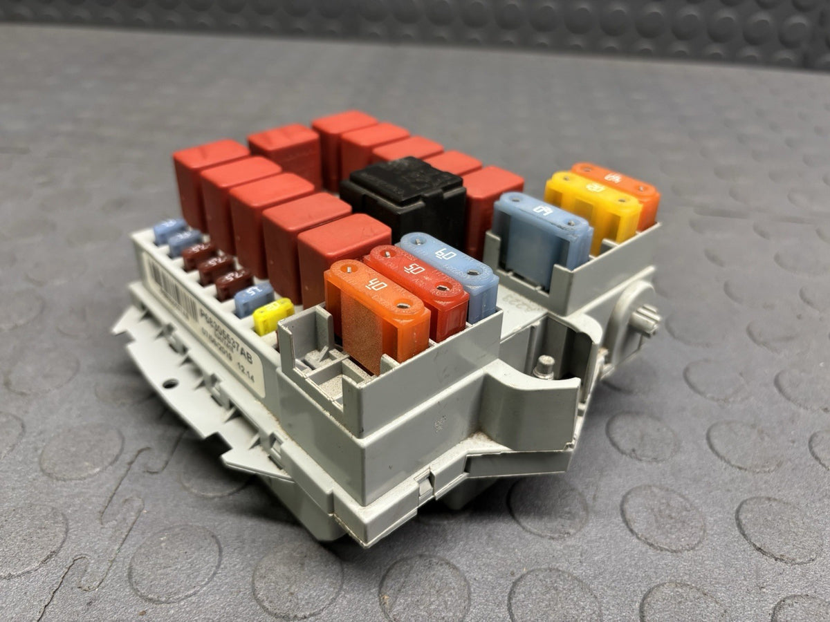 17-24 DODGE RAM PROMASTER 1500 2500 UNDERHOOD FUSE RELAY JUNCTION BOX 68305537AB