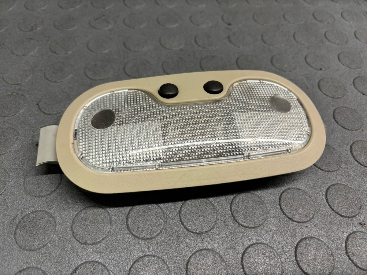 Hummer H3 ROOF OVERHEAD CENTER DOME LIGHT READING MAP LAMP