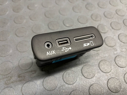 2017-2021 MASERATI GHIBLI M157 AUXILIARY JACK SD CARD USB PORT MEDIA HUB OEM