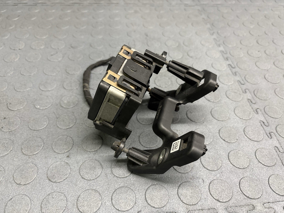 16-19 VW Passat ACC Adaptive Cruise Control Distance Radar Sensor Bracket