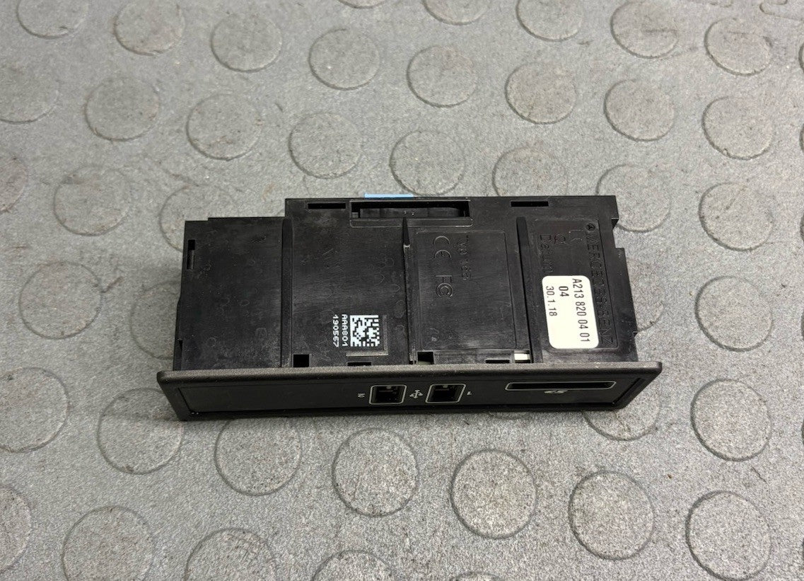 MERCEDES E CLASS E63 W213 2018-2021 USB AUX SD CARD PORT PANEL A2138200401
