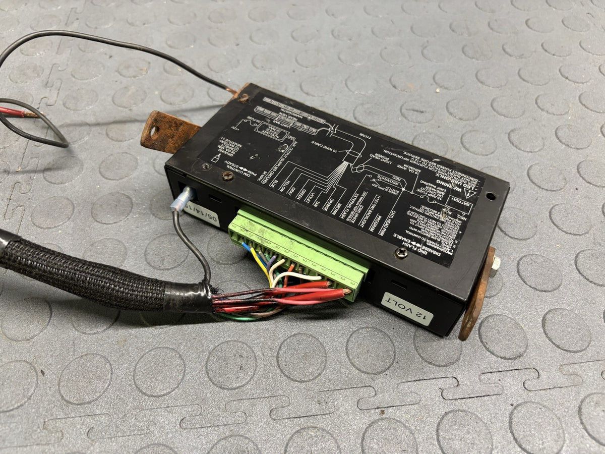NARROWSTIK Amber ARROWSTIK PSE Directional Light 48" with Wiring Control Box