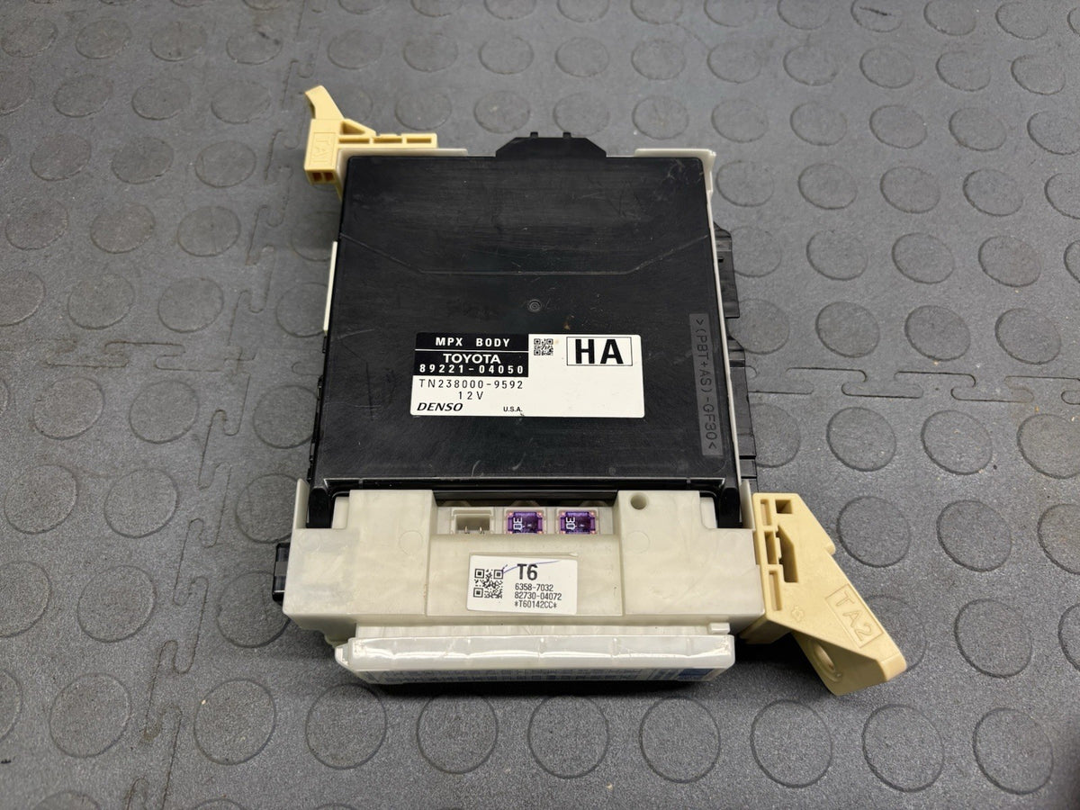 89221-04050 TOYOTA TACOMA MPX BODY CONTROL MODULE FUSE BOX
