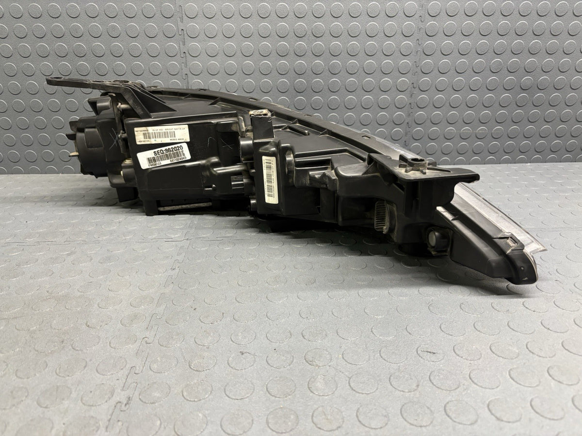 2015-2017 CHRYSLER 200 LEFT DRIVER HEADLIGHT XENON HID COMPLETE ALL TABS NICE!