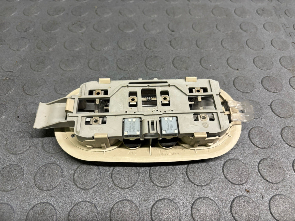 Hummer H3 ROOF OVERHEAD CENTER DOME LIGHT READING MAP LAMP