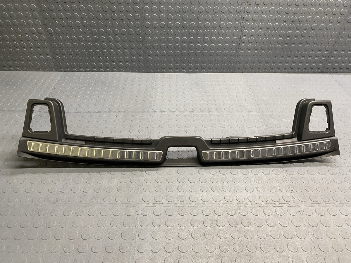 VOLVO V90 D4 REAR BOOT SILL TRIM LOADING PLATE PANEL 39840924  2016-2020