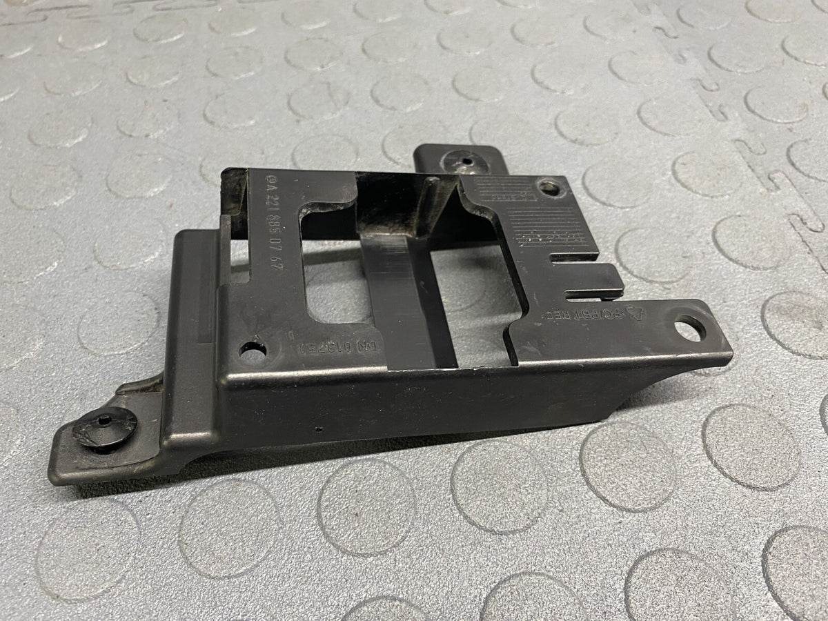 MERCEDES BENZ OEM W221 FRONT BUMPER SENSOR BRACKET 2218850767