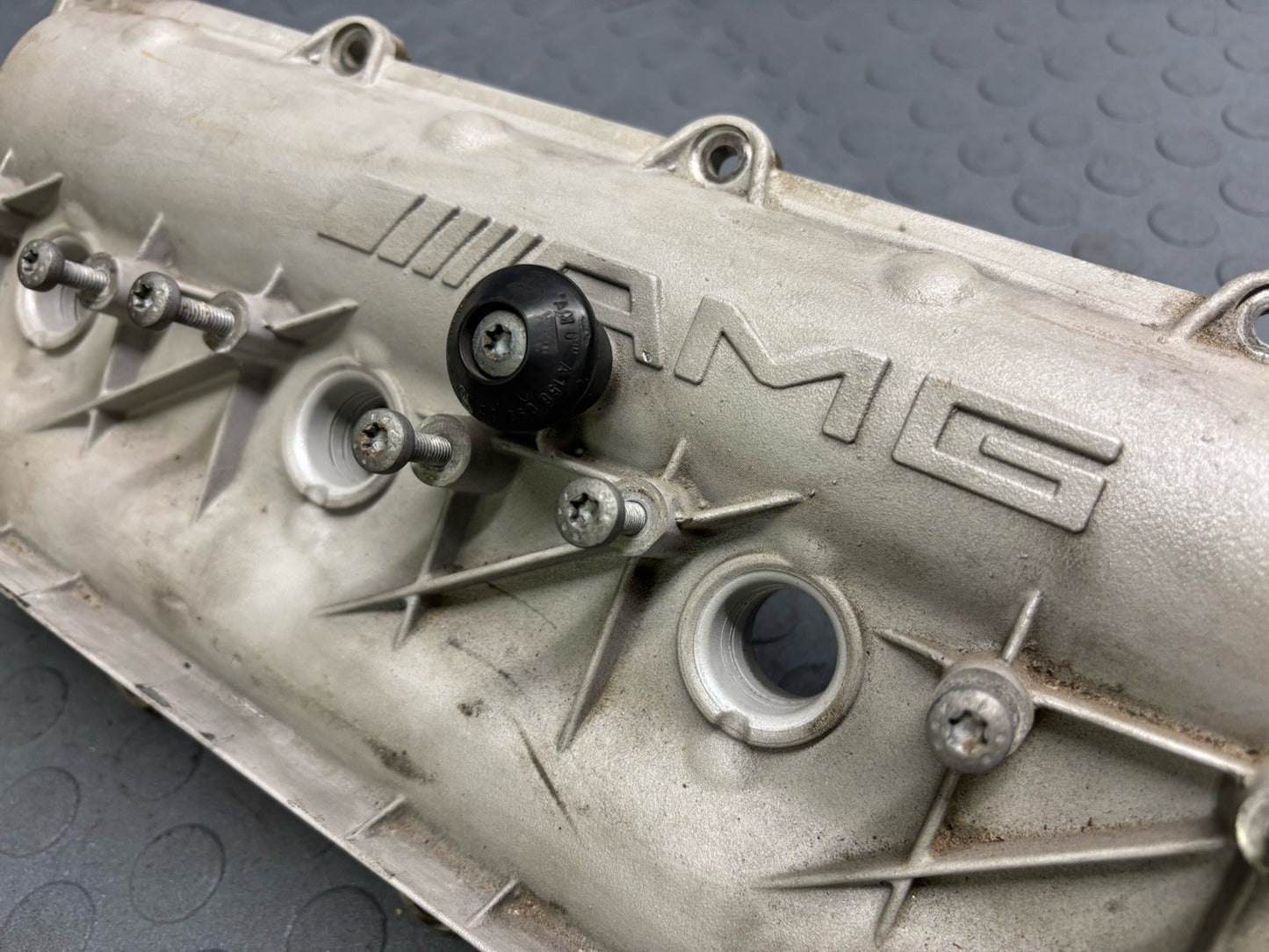 MERCEDES E63 AMG W211 M156 OEM LEFT RIGHT ENGINE VALVE COVER SET NICE!